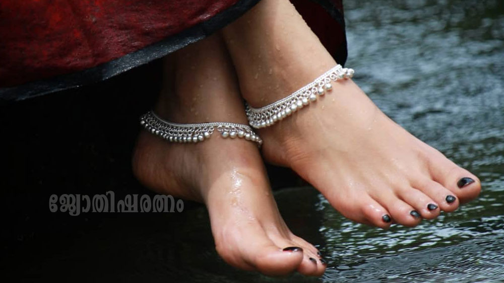 പാദസരവും ദുർദേവതാദോഷവും:പാദസരമണിയുമ്പോൾ ഈ കാര്യങ്ങൾ ശ്രദ്ധിക്കുക